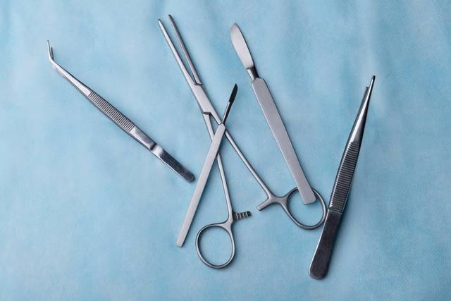 top-view-scalpel-with-other-medical-instruments